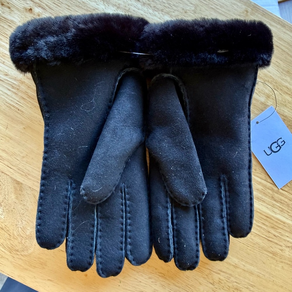 UGG Black Sheepskin Gloves black gloves net - Picture 8 of 8